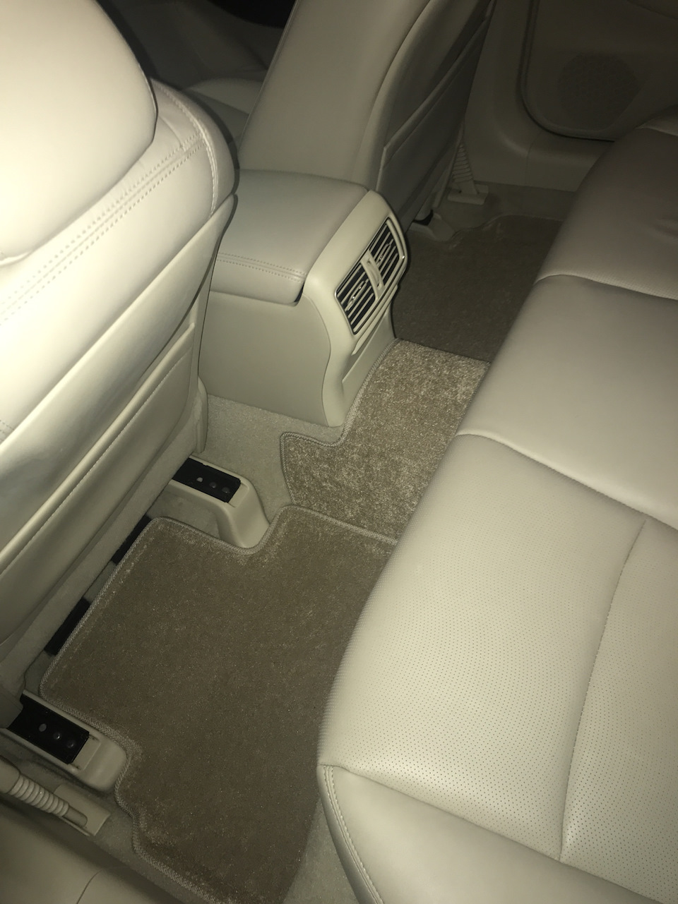 Новые коврики — Infiniti q50, 2 л, 2015 года | аксессуары | DRIVE2