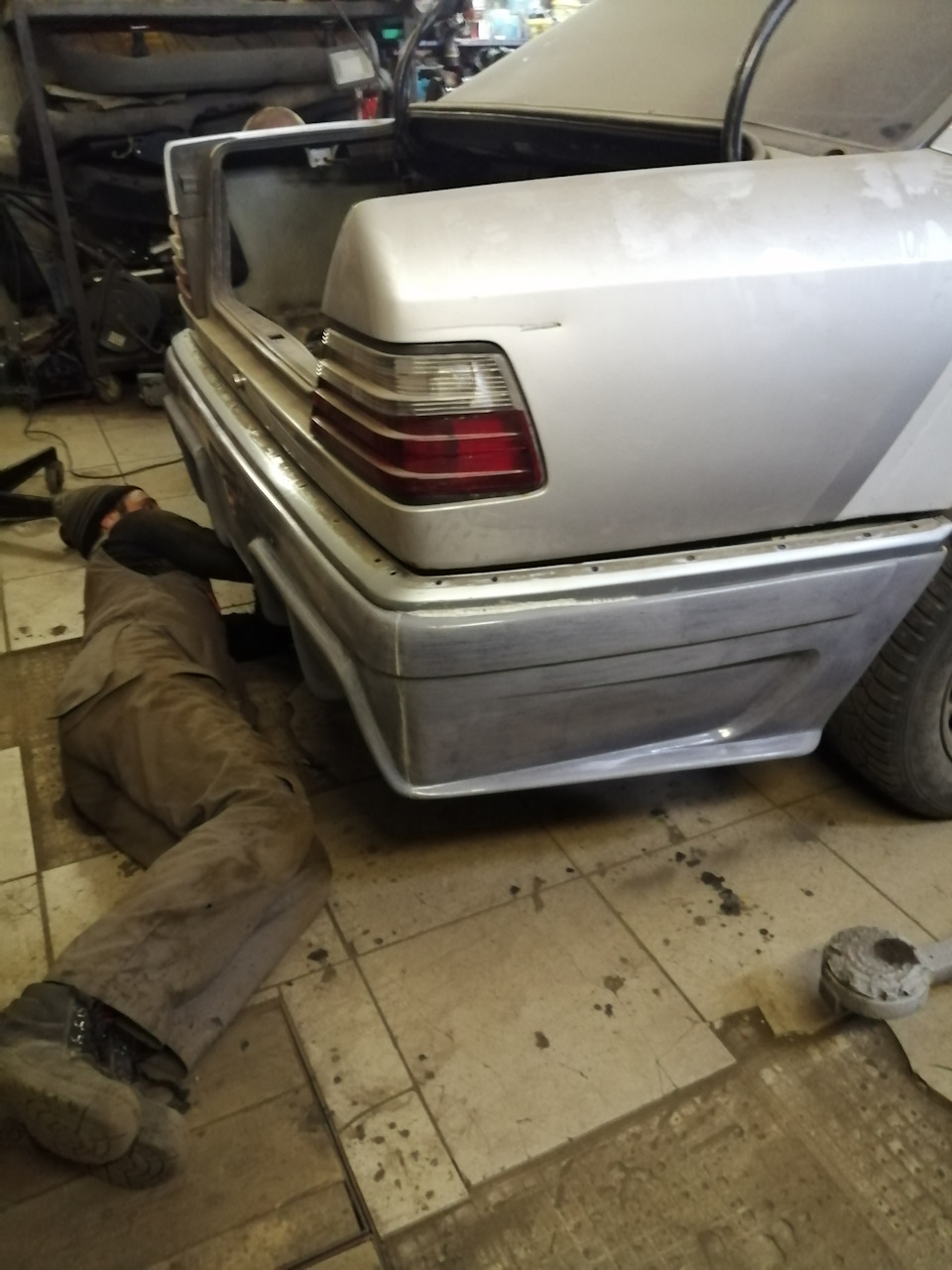 W124 процесс пошёл на финал кузов весь готов все заварили все промазали ...