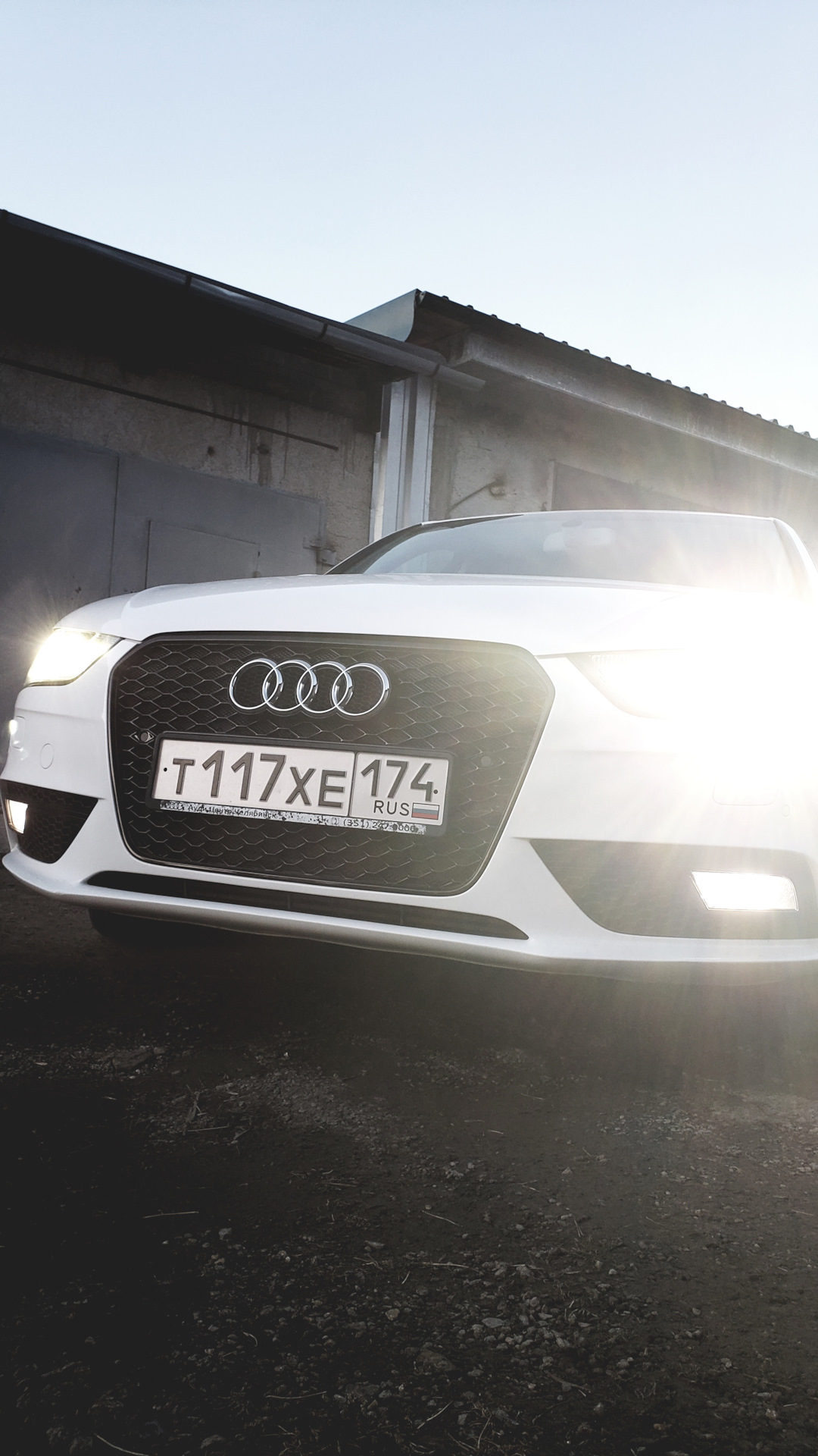 Замена решетки радиатора часть 2 — Audi A4 (B8), 1,8 л, 2012 года ...