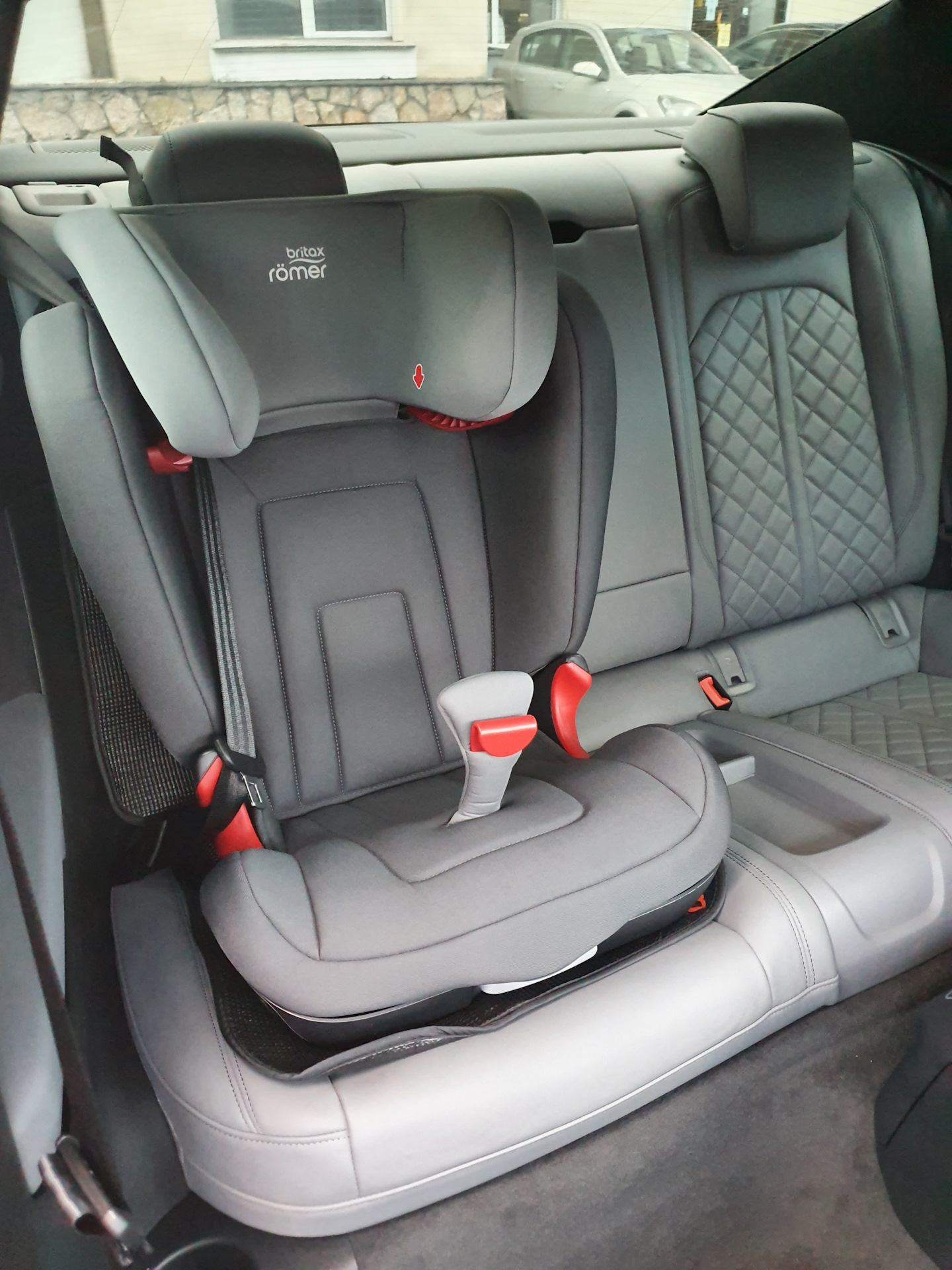 Сиденье audi q5. Audi a5 Isofix. Isofix Audi a1. Audi a4 изофикс. Audi q5 Isofix.