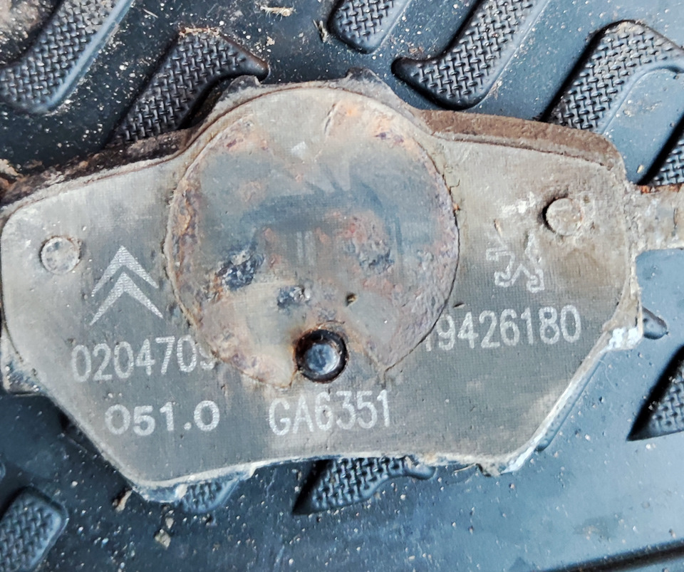 задние тормозные колодки — Peugeot 2008 (2G), 2020 года | поломка | DRIVE2