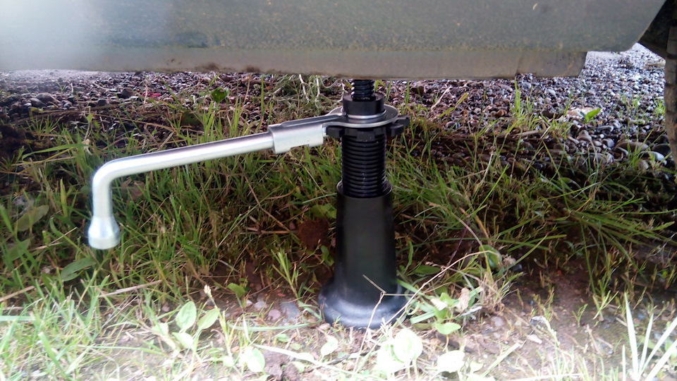 Про домкрат — Lada Vesta SW (1G), 1,8 л, 2018 года | аксессуары | DRIVE2