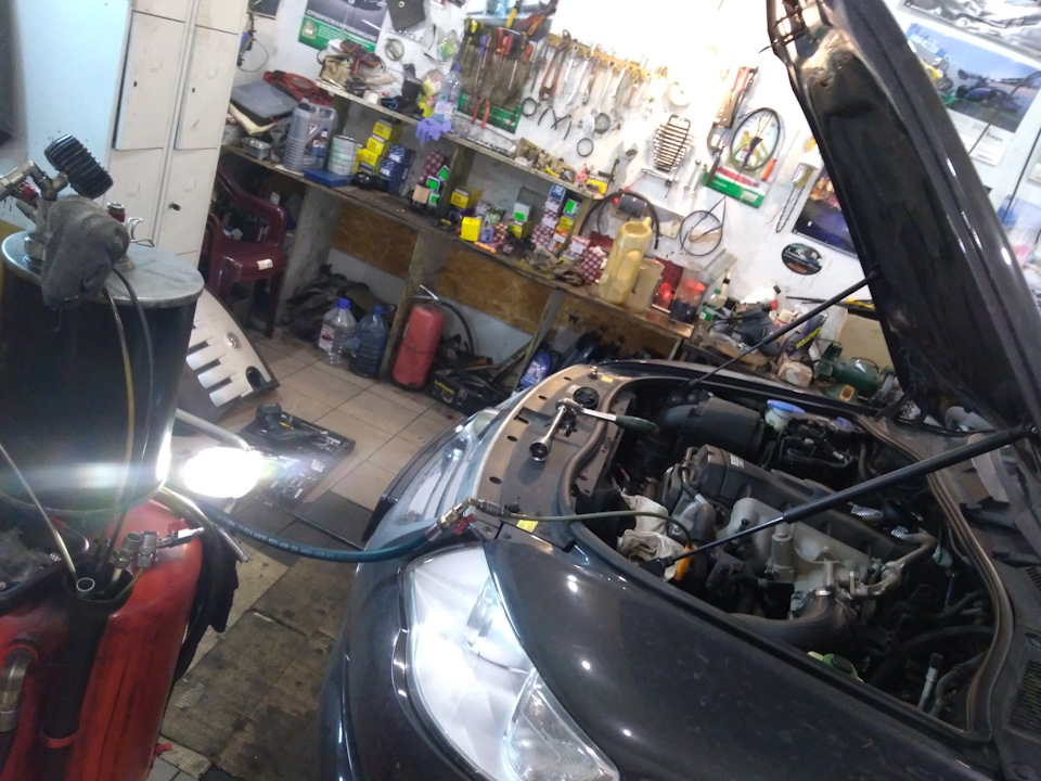 Замена масла — Volkswagen Touareg (1G), 2,5 л, 2009 года | плановое ТО ...