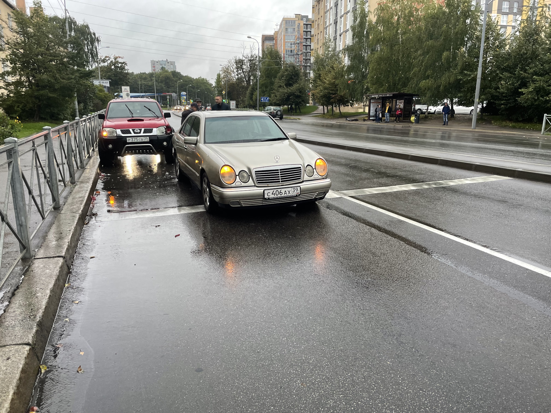 ДТП — Mercedes-Benz E-class (W210), 2,3 л, 1995 года | ДТП | DRIVE2