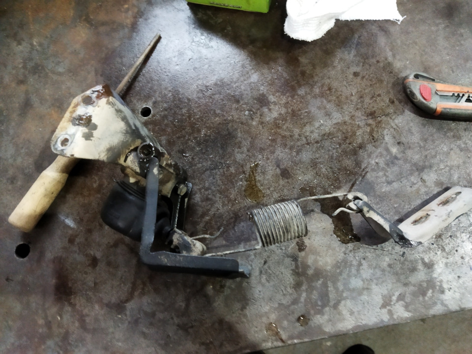 10. Удаление "колдуна", переборка задних суппортов. — Mitsubishi Delica ...