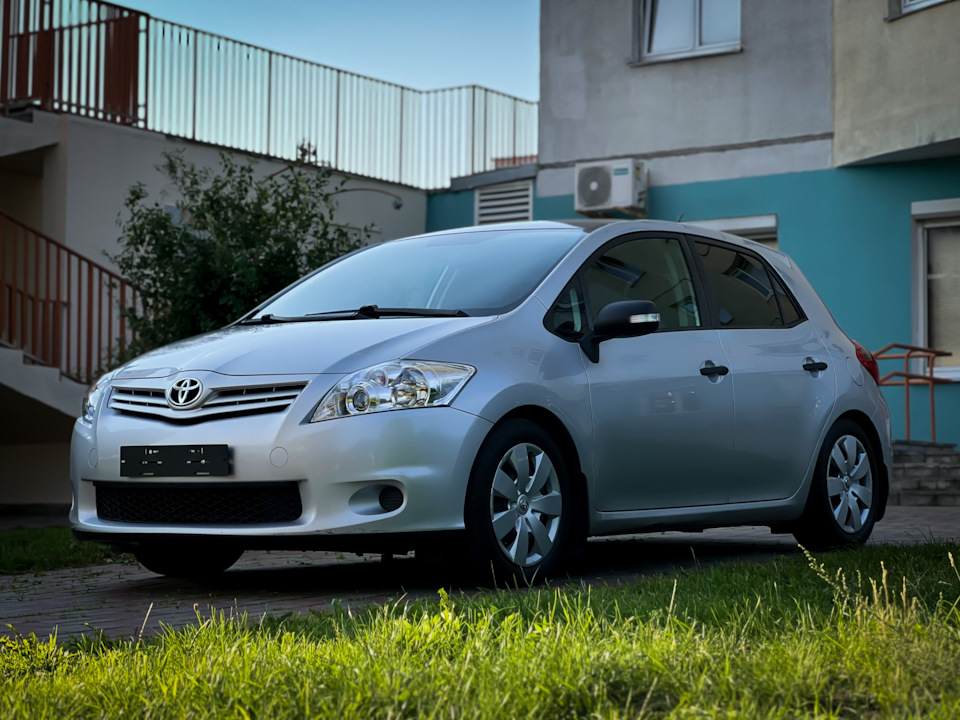 Toyota Auris 2010 универсал