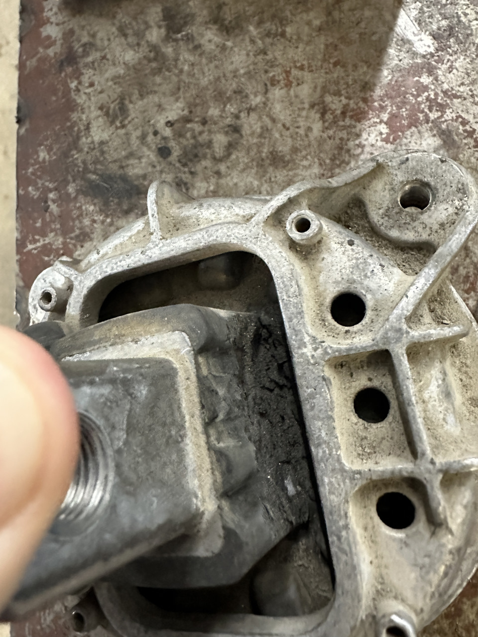 Замена правой подушки двигателя — BMW 5 series (F10), 2 л, 2015 года ...