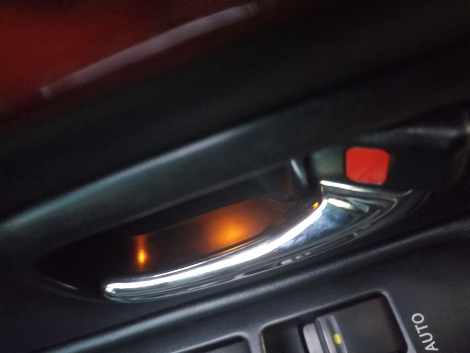 Подсветка внутренних ручек салона. — Toyota Progres, 2,5 л, 1998 года ...
