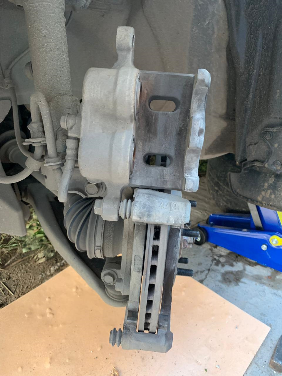 Колодки и диски — Citroen C-Crosser, 2,4 л, 2012 года | плановое ТО ...