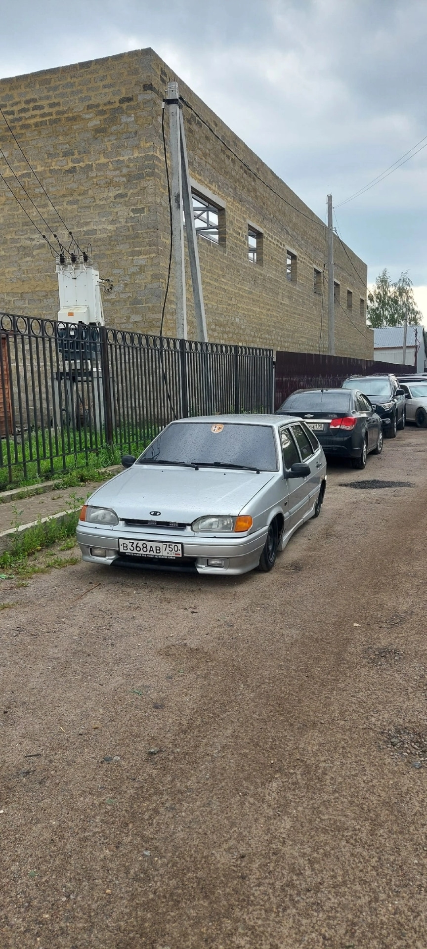 А пацаны всё в гаражах делают машины ниже… — Lada 2114, 1,5 л, 2005 года |  тюнинг | DRIVE2