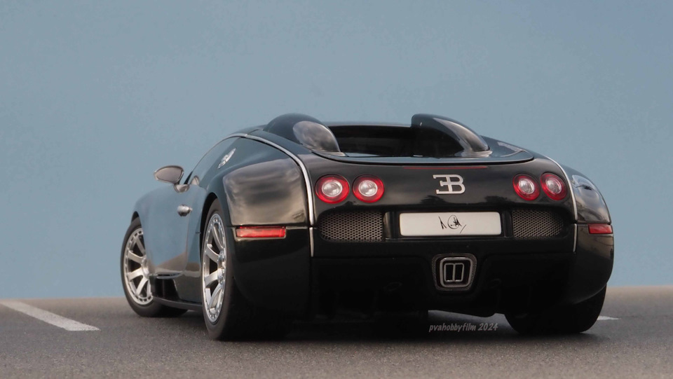 1/18 Bugatti EB 16.4 Veyron, L'Edition Centenaire Racing 1/18 Bugatti EB 16.4 Veyron, L'Edition Centenaire Racing