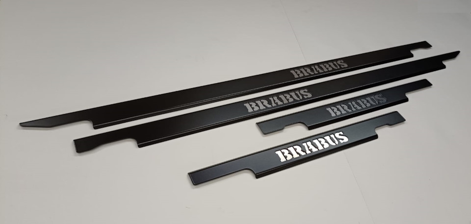 Пороги чёрные BRABUS Mercedes G class w463 на Mercedes-Benz G 55 AMG ...