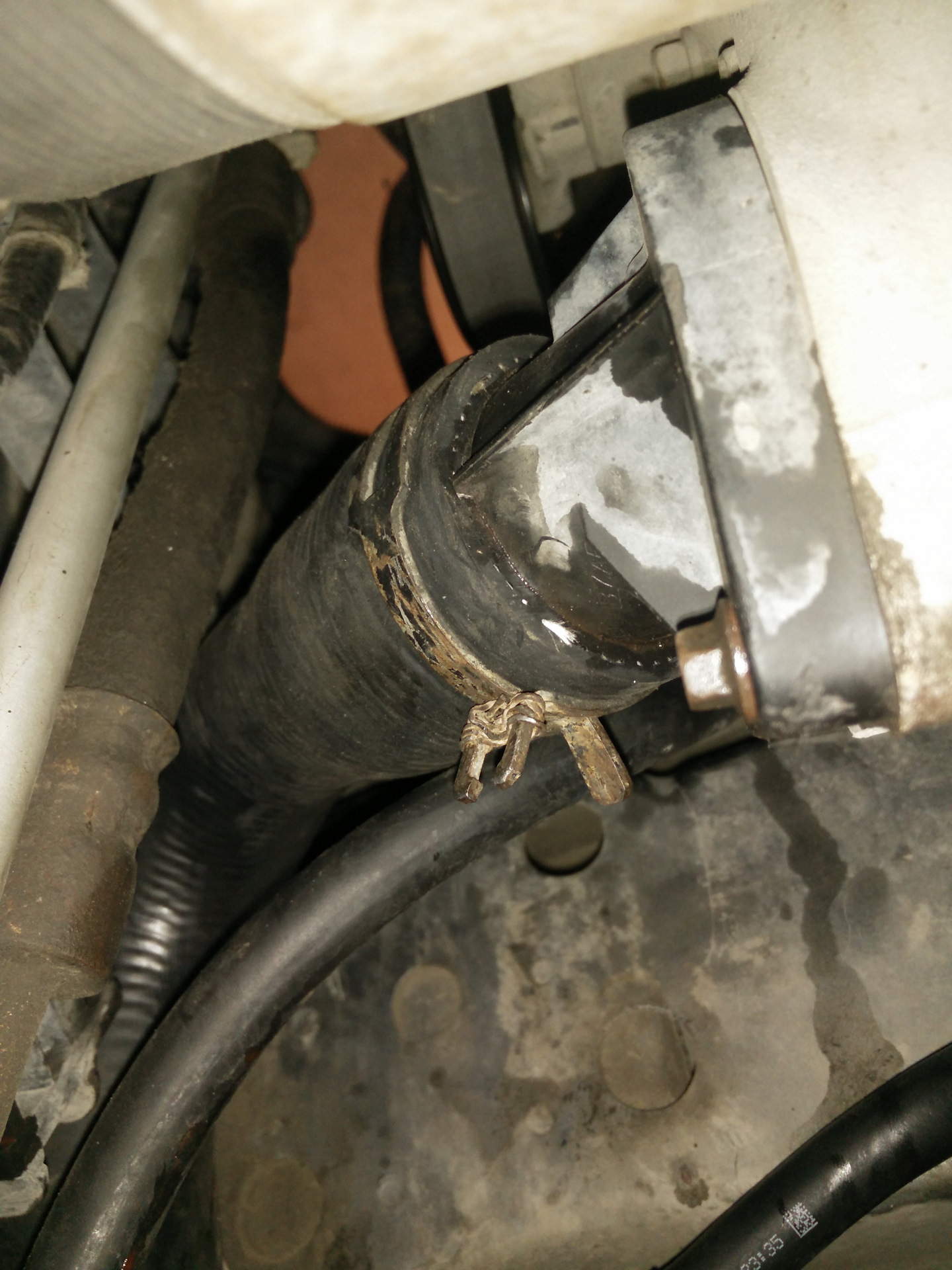 Течет нижний патрубок. Санта фе теплообменник 2. Патрубок калина 1 от термостата к двигателю. 2 дизель патрубок. Нижний патрубок е53.