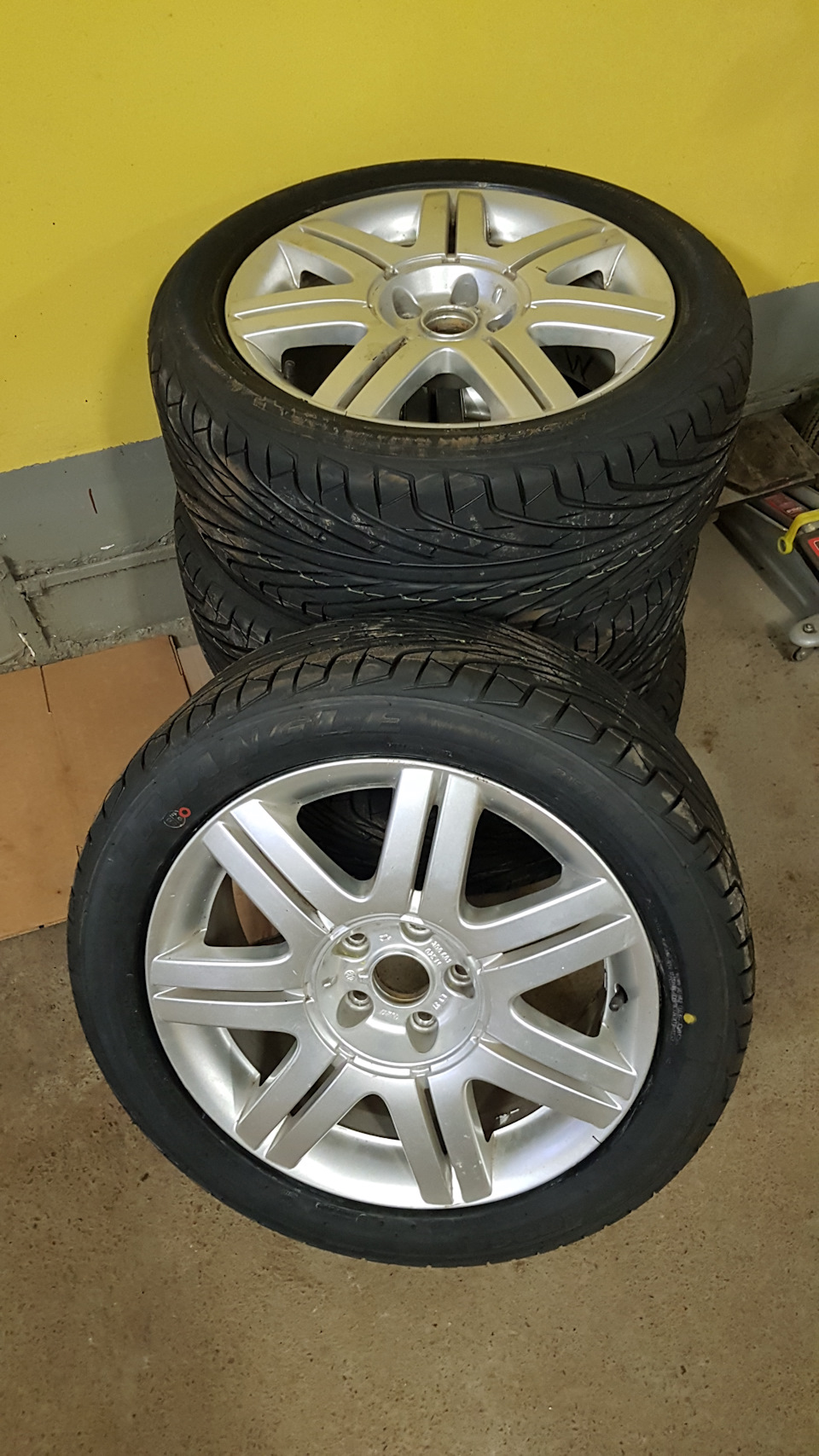 нужны колпаки на фениксы. — Volkswagen Passat B5, 1,8 л, 2004 года ...