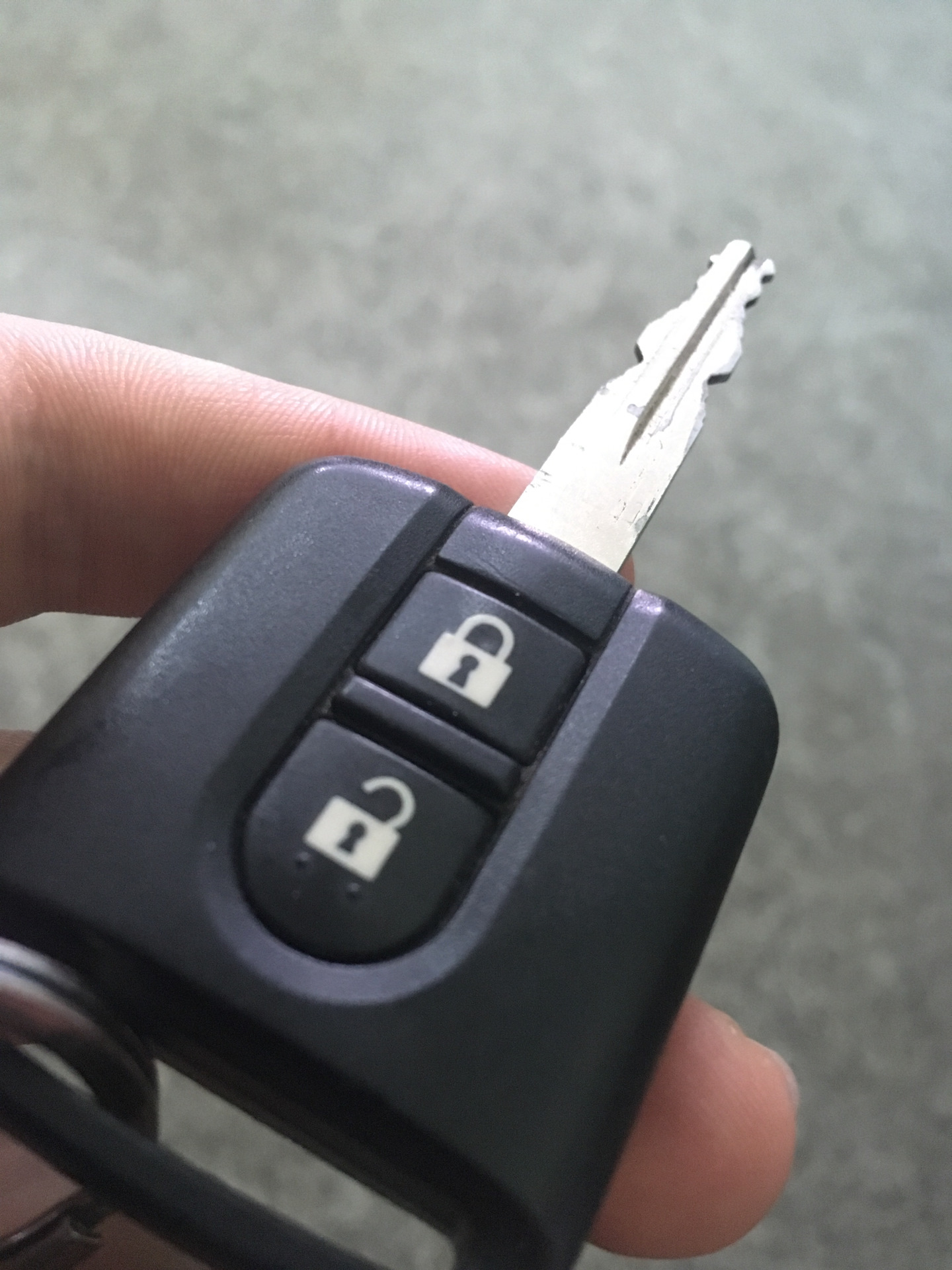 кнопки форд фокус 3. кнопка открывания закрывания дверей. выключатель кнопка газ-3302. кнопка открывания двери лиаз 529265-80. кнопка открывания багажника tucson 2017.