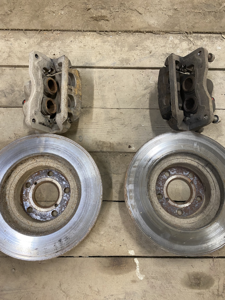 Передние тормозные диски + суппорта Subaru на Subaru Forester (SF ...