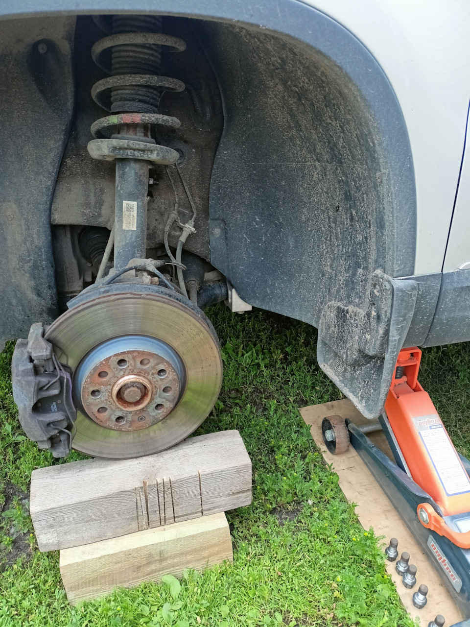 ТО 72051 Замена стоек переднего СПУ — Volkswagen Tiguan (1G), 2 л, 2013 ...