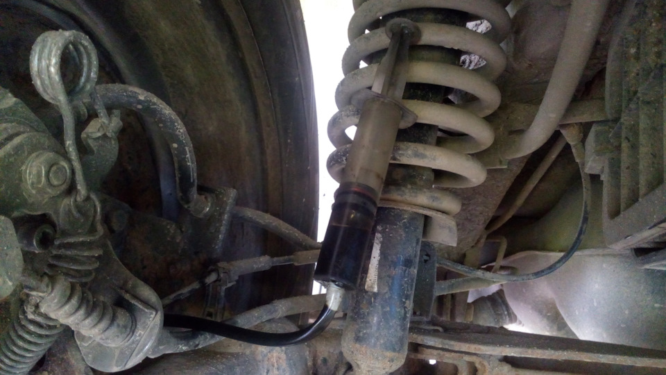 Снова смазал задние ступицы. — Geely Emgrand EC7 RV, 1,8 л., 2013 года ...