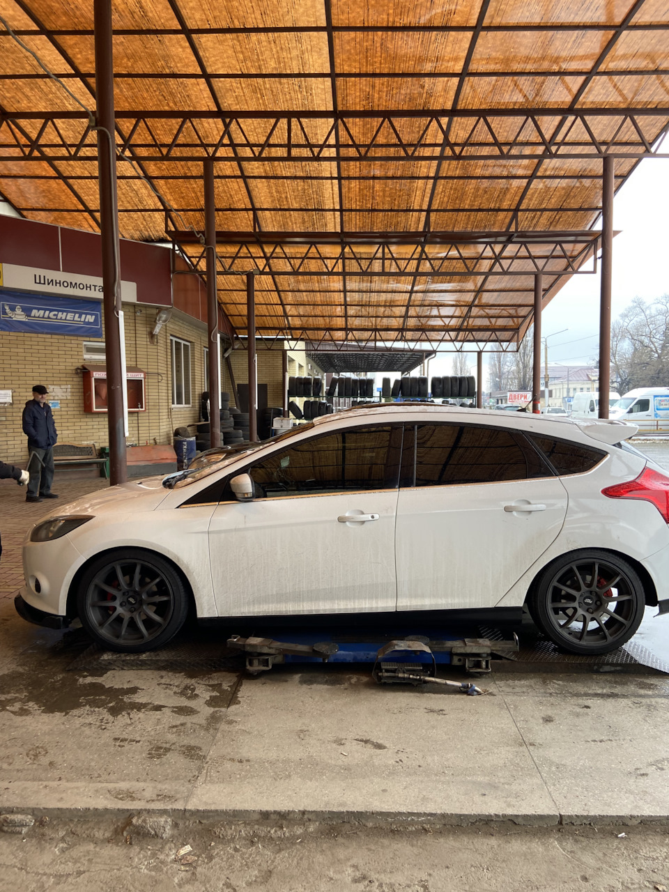 Переобувка + гайки — Ford Focus Hatchback III, 1,6 л, 2013 года ...