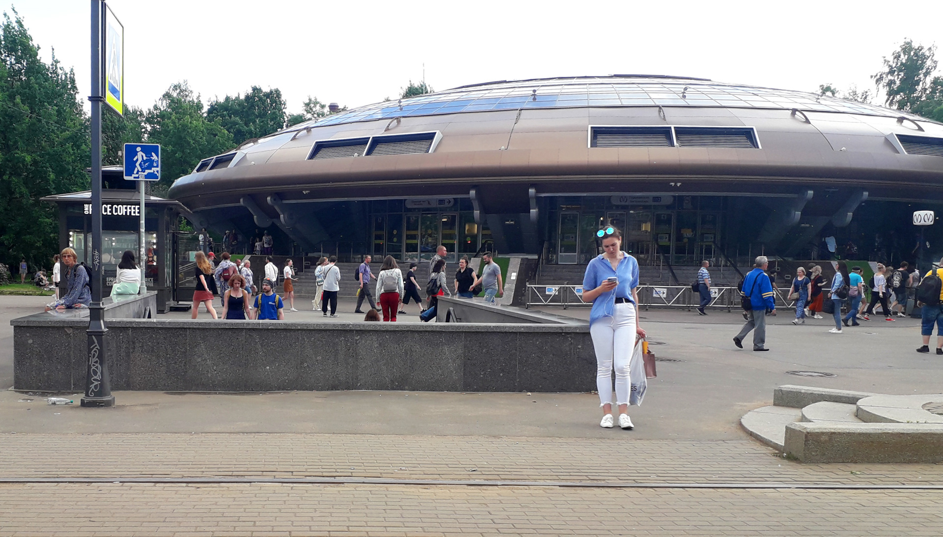 Метро горьковская москва. Горьковская (станция метро, Санкт-Петербург). Станция метро Горьковская СПБ. Метро Горьковская Санкт-Петербург достопримечательности. Станция метро Горьковская Санкт-Петербург глубина.