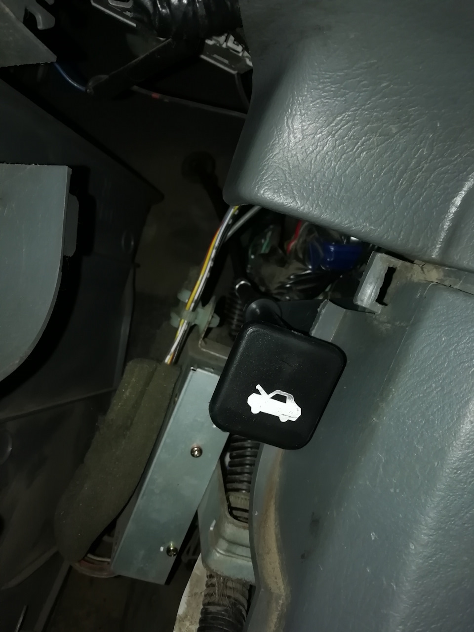 Замена тросика открывания капота — Honda CR-V (RD1, RD2), 2 л, 1996 ...