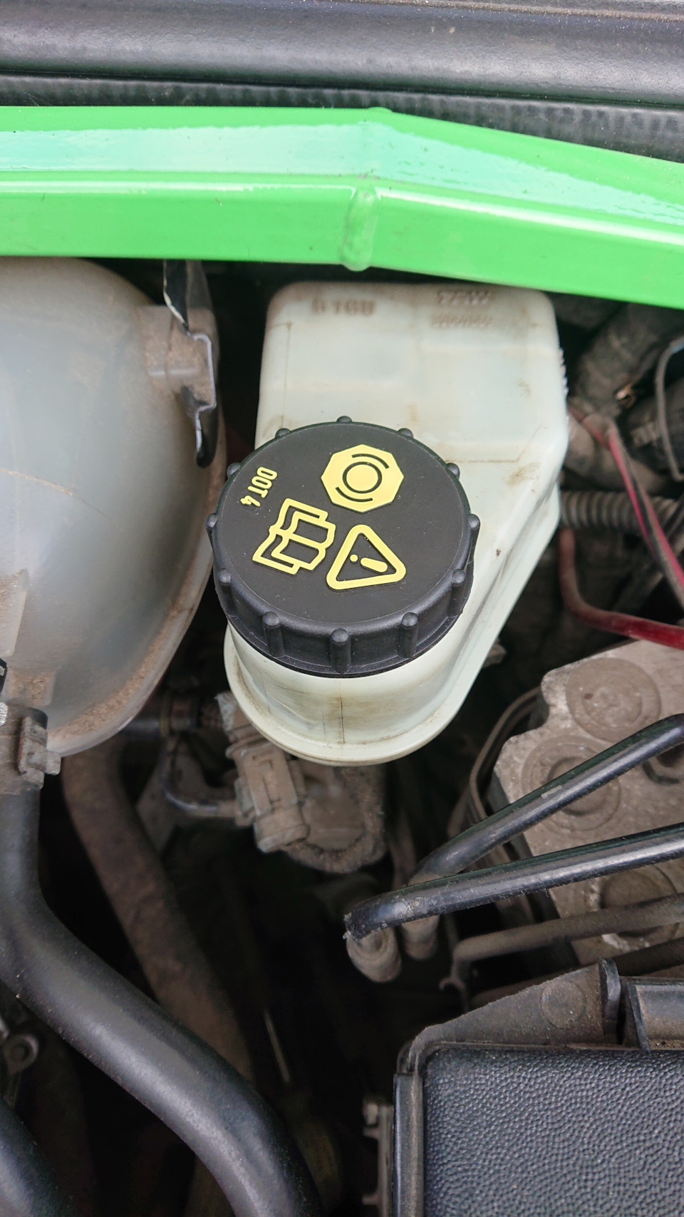 замена крышки тормозного бочка. — Opel Vectra C, 1,9 л, 2008 года ...