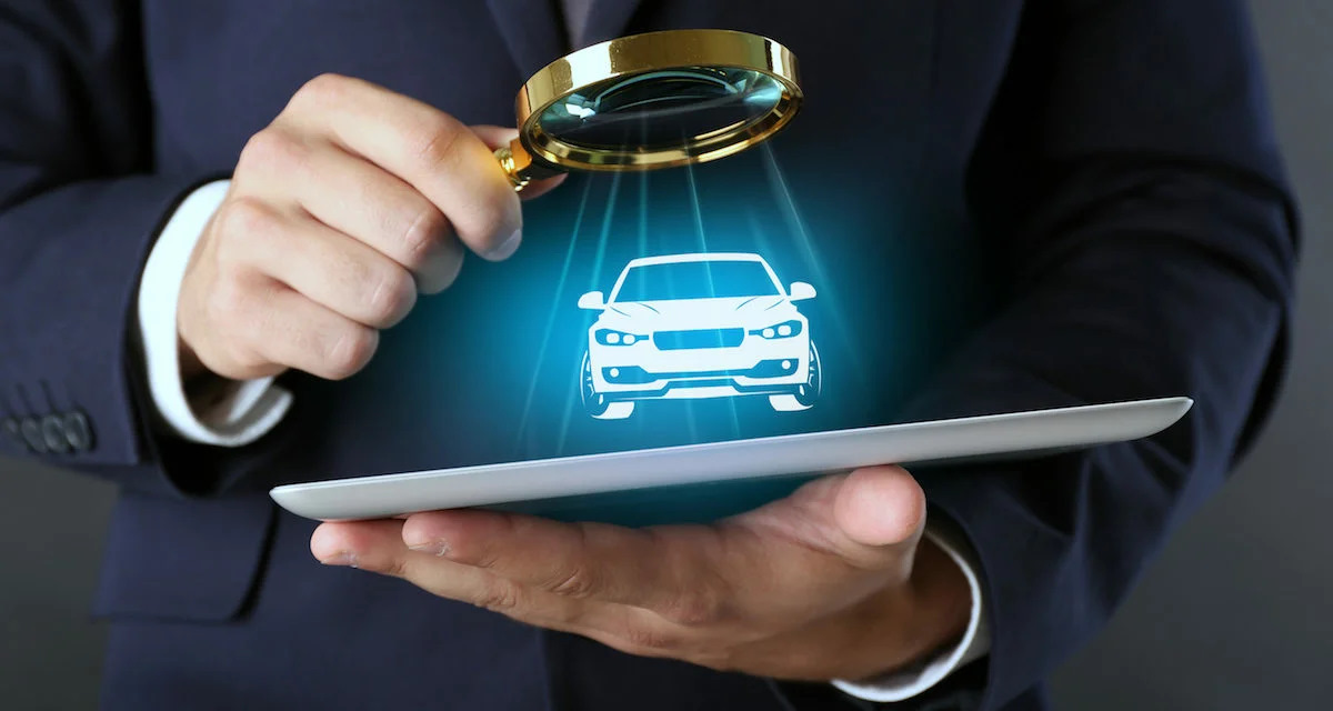 Осмотр авто. Выкуп автомобилей. Подбор авто под ключ. Осматривает машину. Найти свой автомобиль.