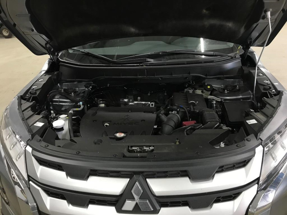 До (с поднятой «кочергой») — Mitsubishi ASX