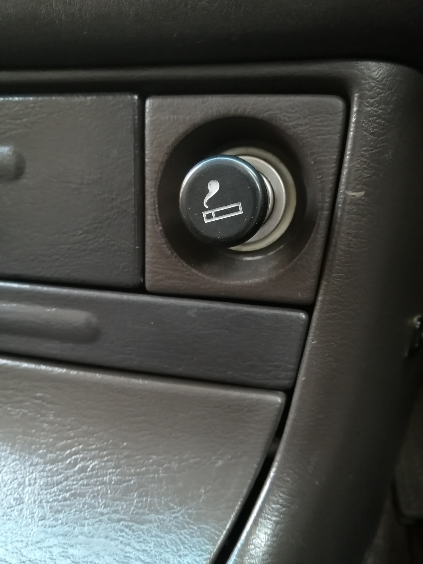 USB зарядка вместо прикуривателя. — Toyota Camry Prominent (V30), 2 л ...