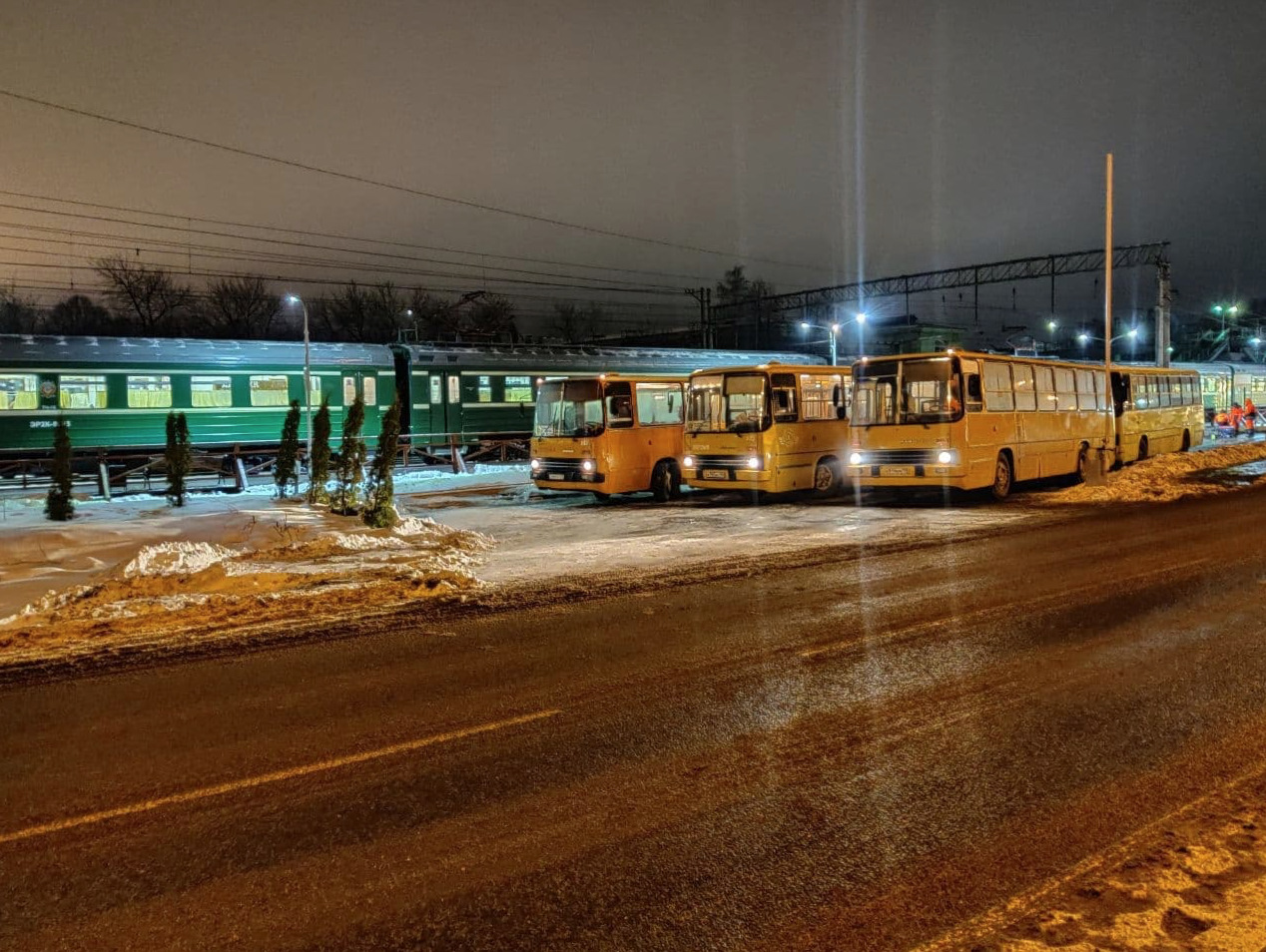 Автобус яхрома дмитров. Ретро Яхрома. Автовокзал Яхрома. Яхрома ретро автобус. Ретро электричка.