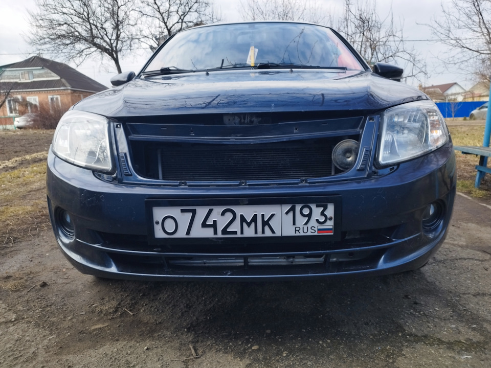Широкая номерная рамка — Lada Гранта, 1,6 л, 2012 года | стайлинг | DRIVE2
