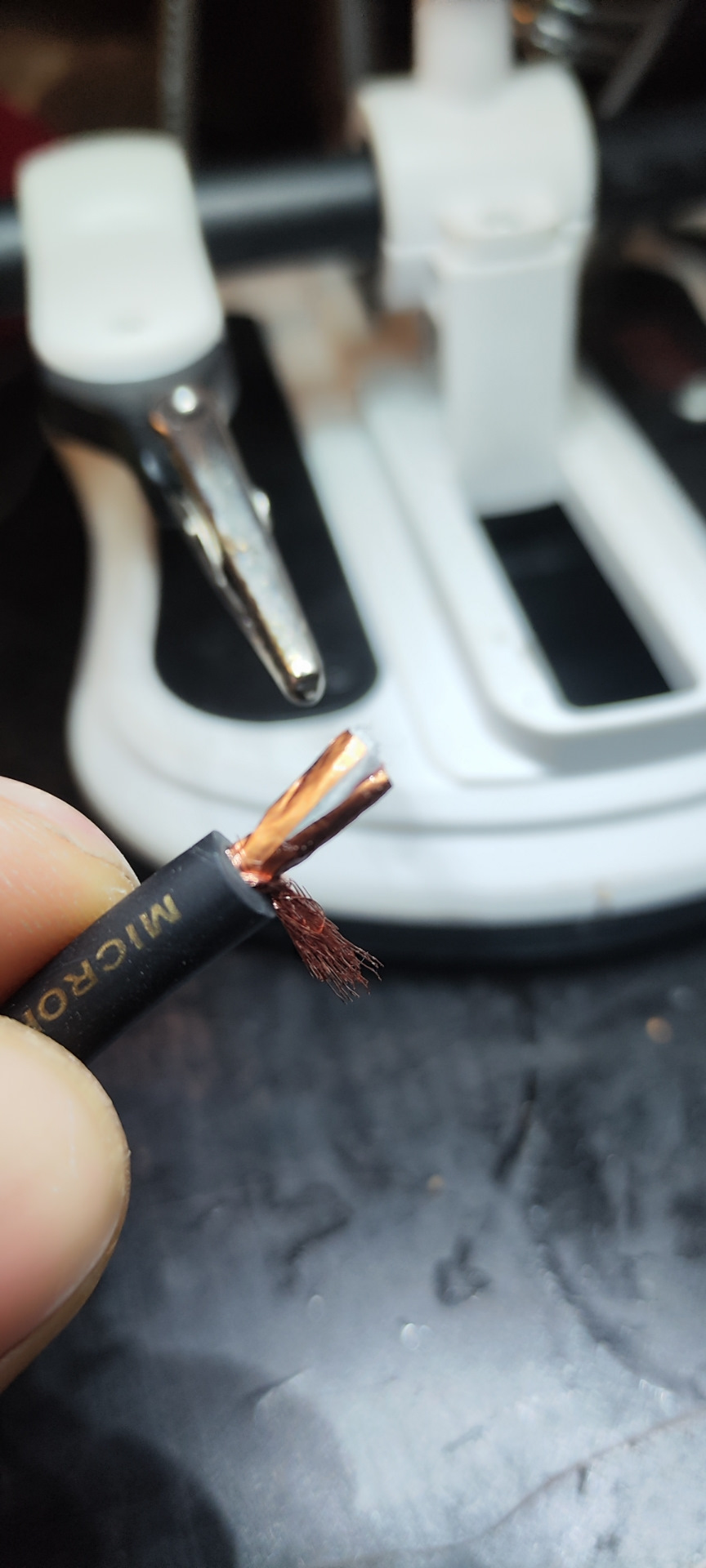 Провода для электропроводки. Скрутка трехжильных проводов. Провода в городе. 5 маркировка медный. Кабель электропроводки/wiring cable.