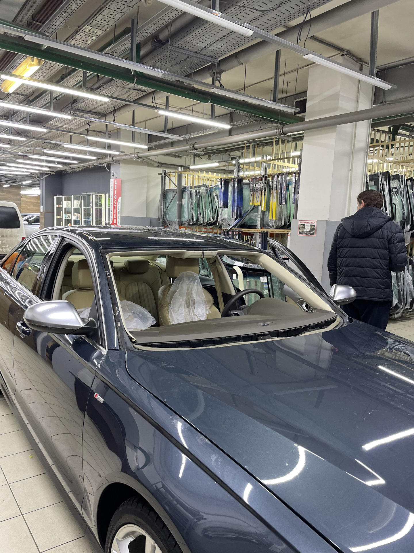 #3 Замена лобового стекла. — Audi A6 (C7), 3 л, 2011 года | визит на ...