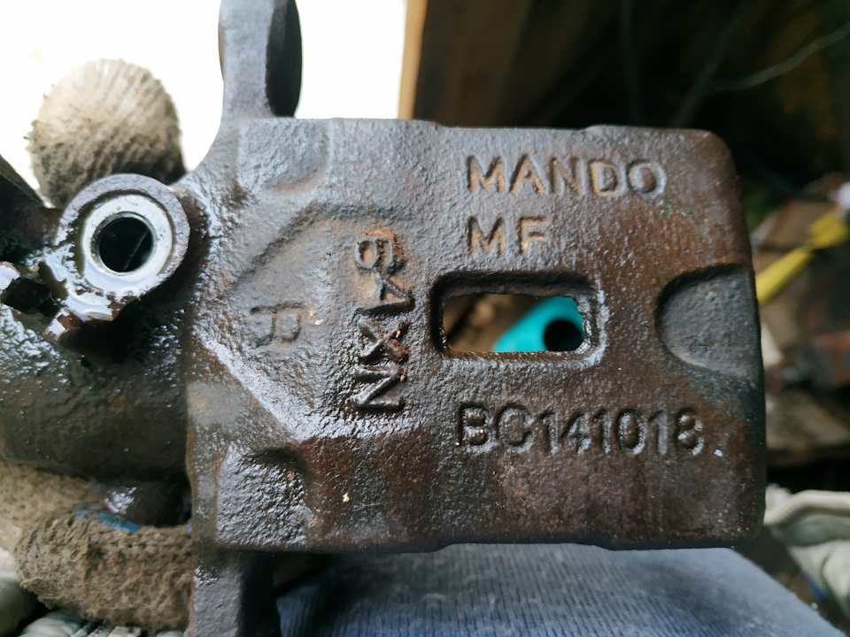 Разборка заднего суппорта, сломал штуцер! — KIA Cerato (1G), 1,6 л ...