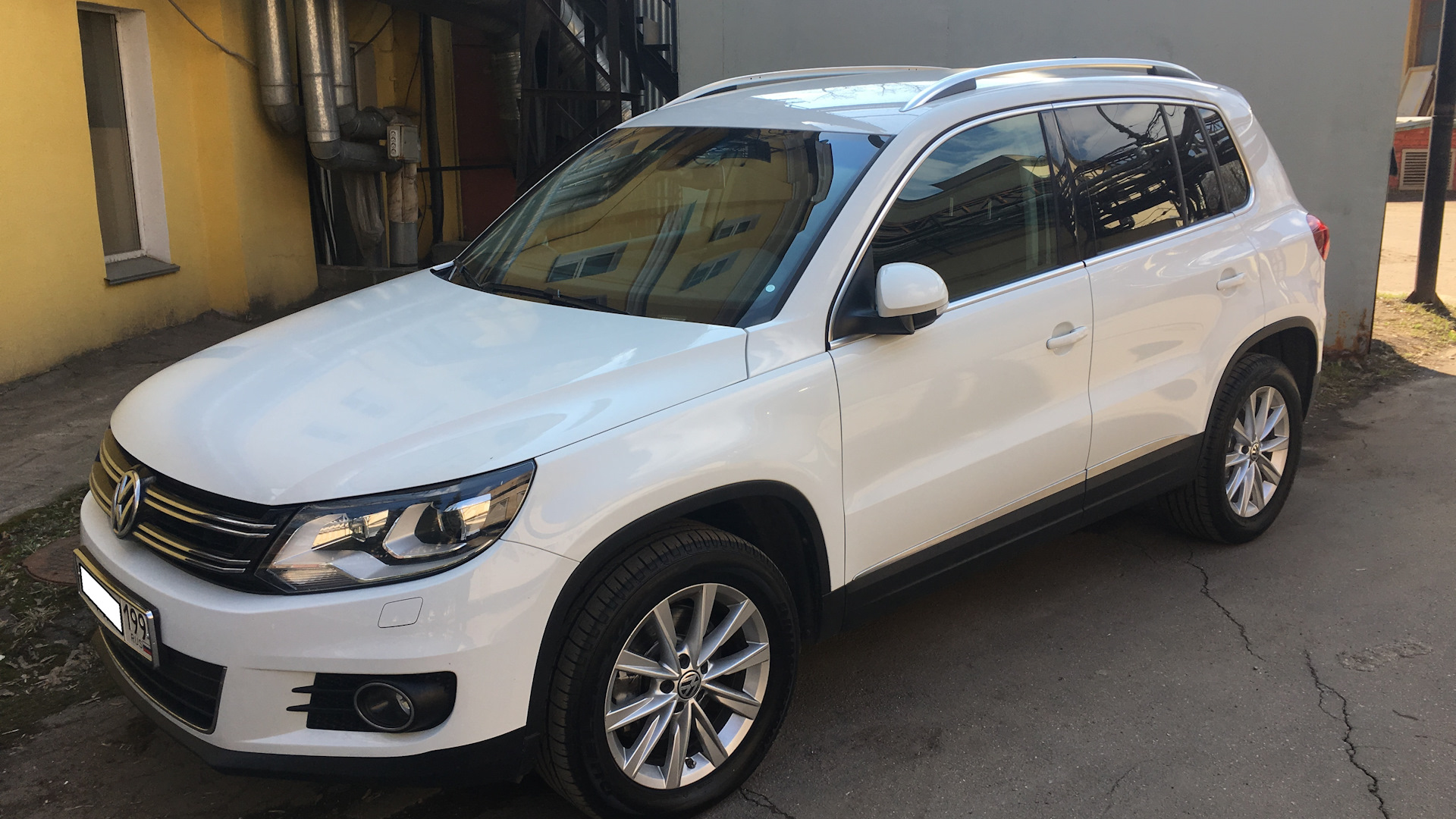 Volkswagen Tiguan (1G) 2.0 бензиновый 2015 | Тиг и Лео на DRIVE2