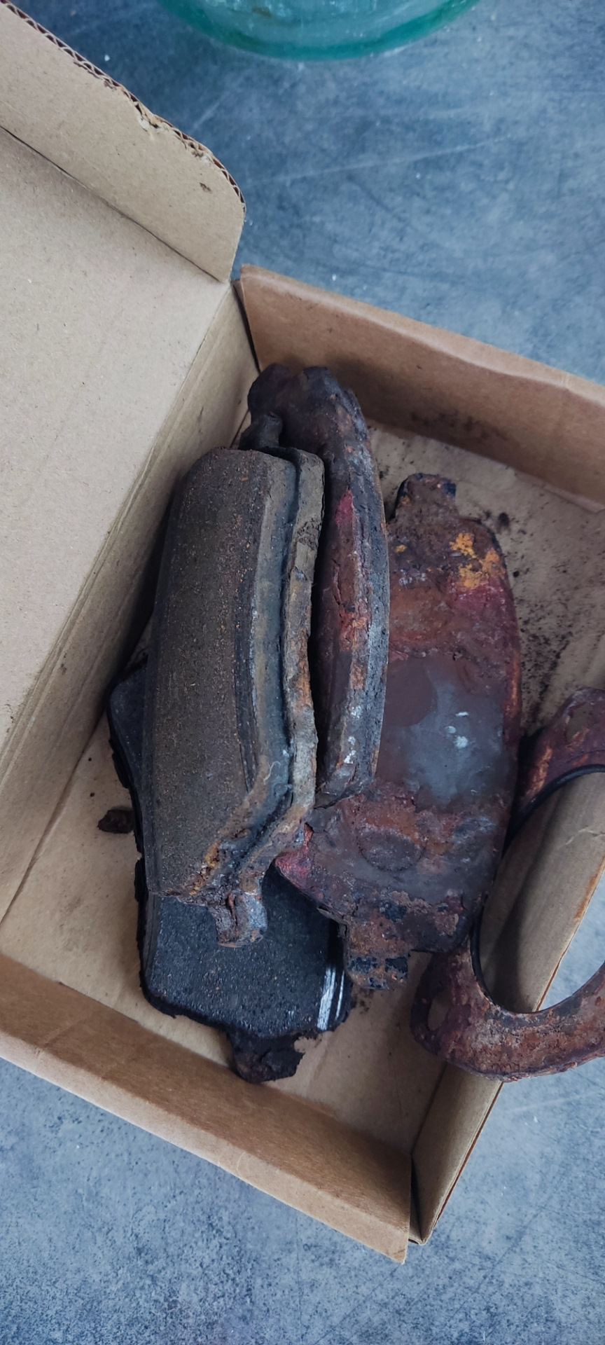 Замена передних тормозных дисков и колодок Лада Веста св — Lada Vesta ...