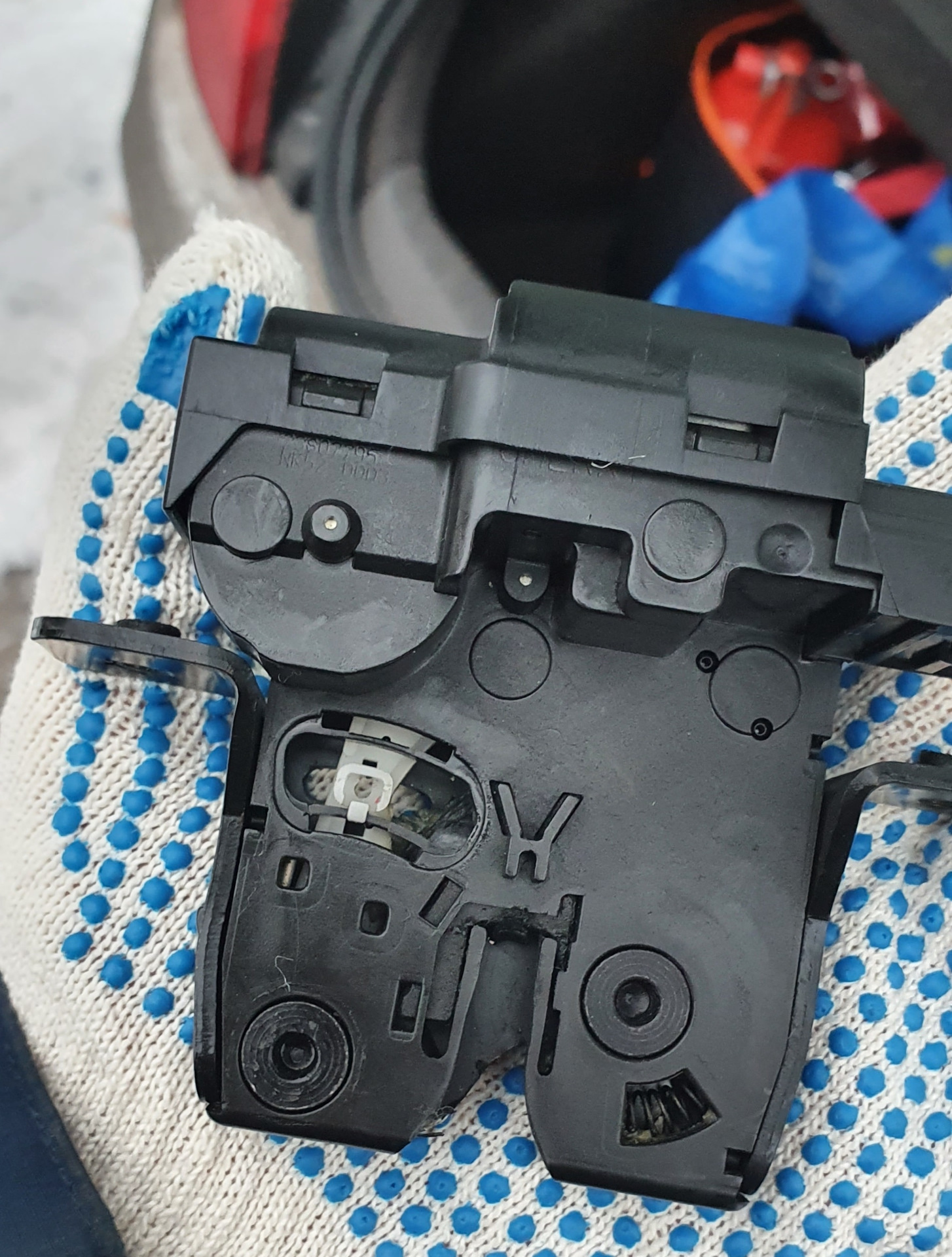 Замок багажника и кнопка багажника — Nissan Micra (K12), 1,4 л, 2007 ...
