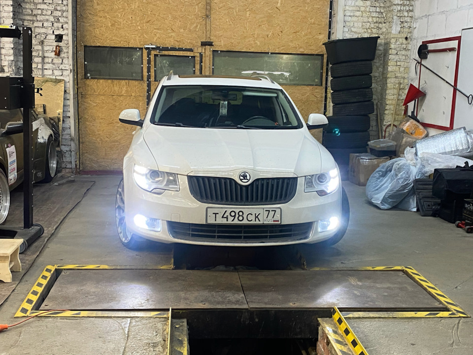 LED нам в фары =) — Skoda Superb Combi (Mk2), 2 л, 2011 года ...