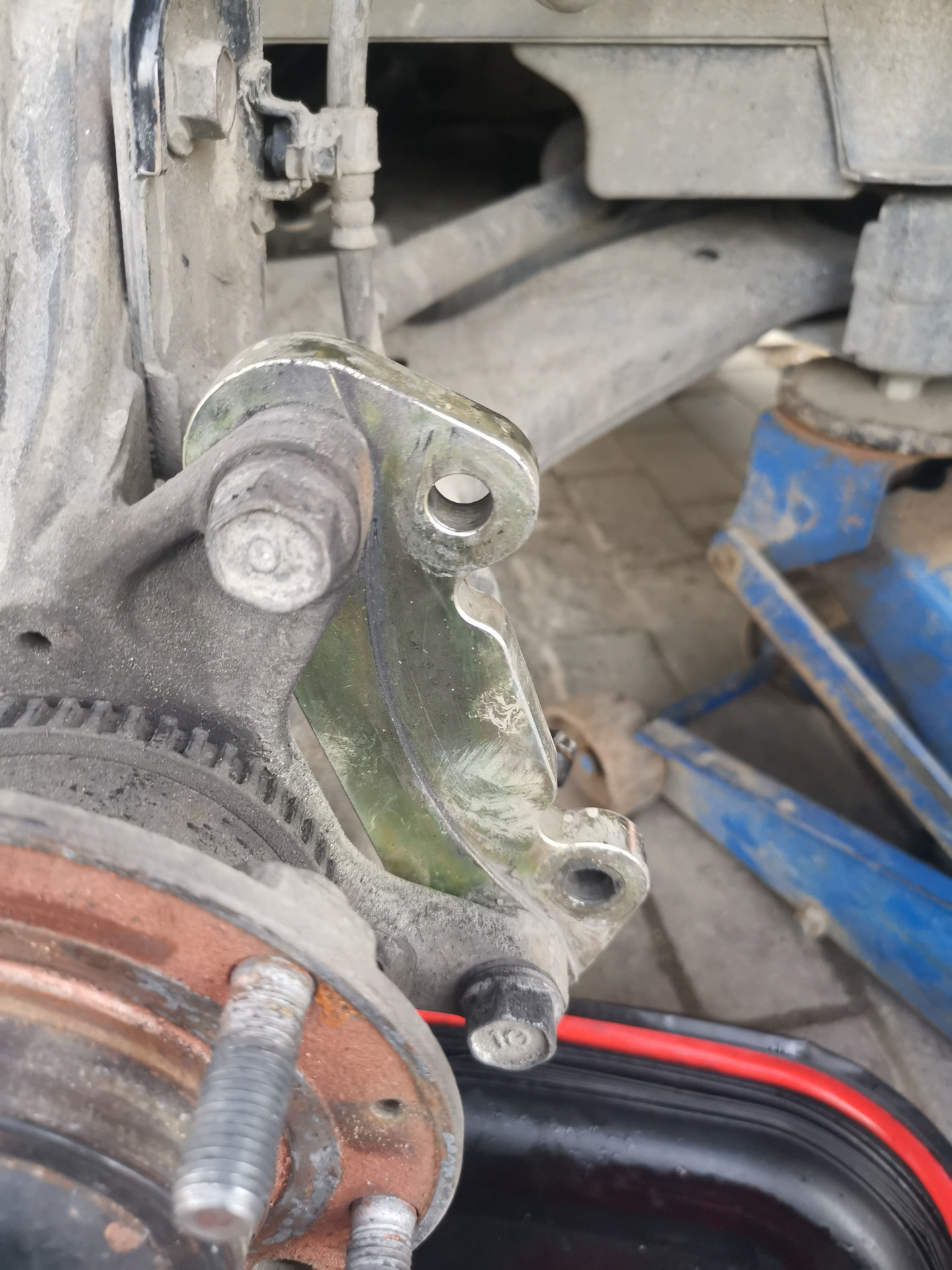 Замена поршней в суппортах Brembo — Hyundai H-1 (2G), 2,5 л, 2019 года ...