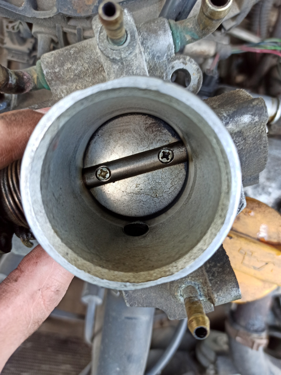 Чистка дроссельной заслонки — Lada Калина седан, 1,6 л, 2005 года ...