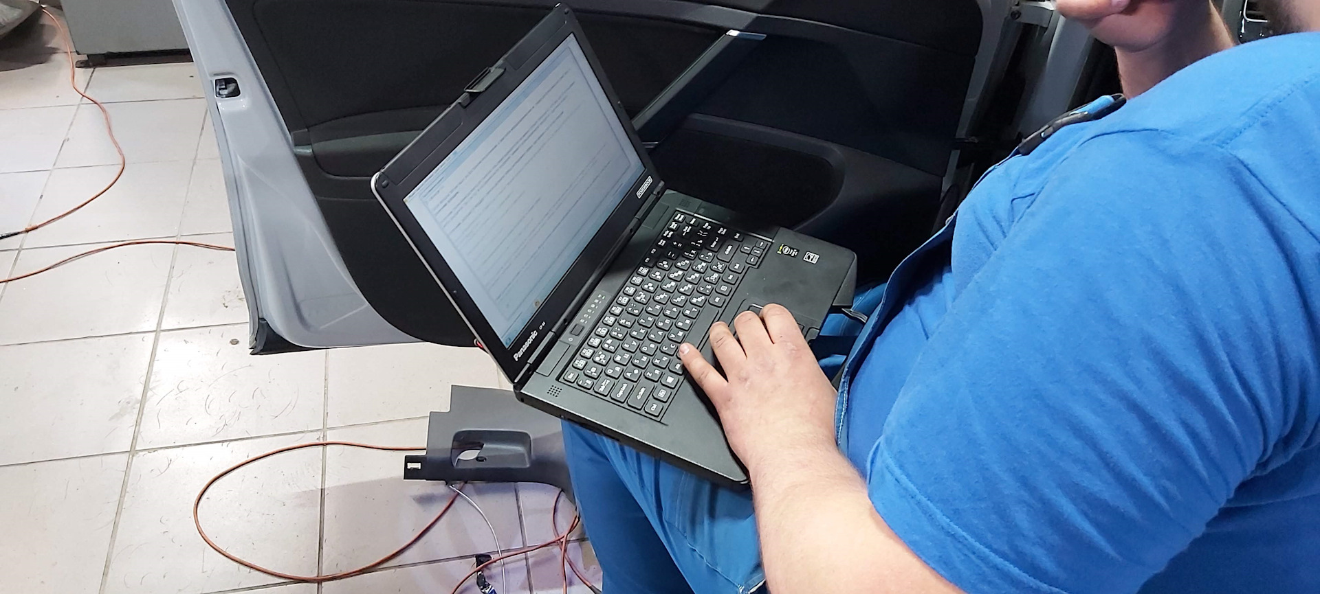 Стойки капота, лампа в бардачек — Infiniti FX (1G), 3,5 л, 2003 года ...