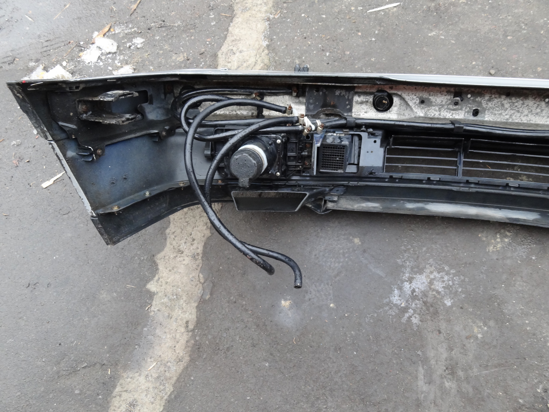 Бампер бмв е32. Передний бампер БМВ е32. Бампер BMW e32. Бампер BMW e32 735. Юбка переднего бампера БМВ е32.