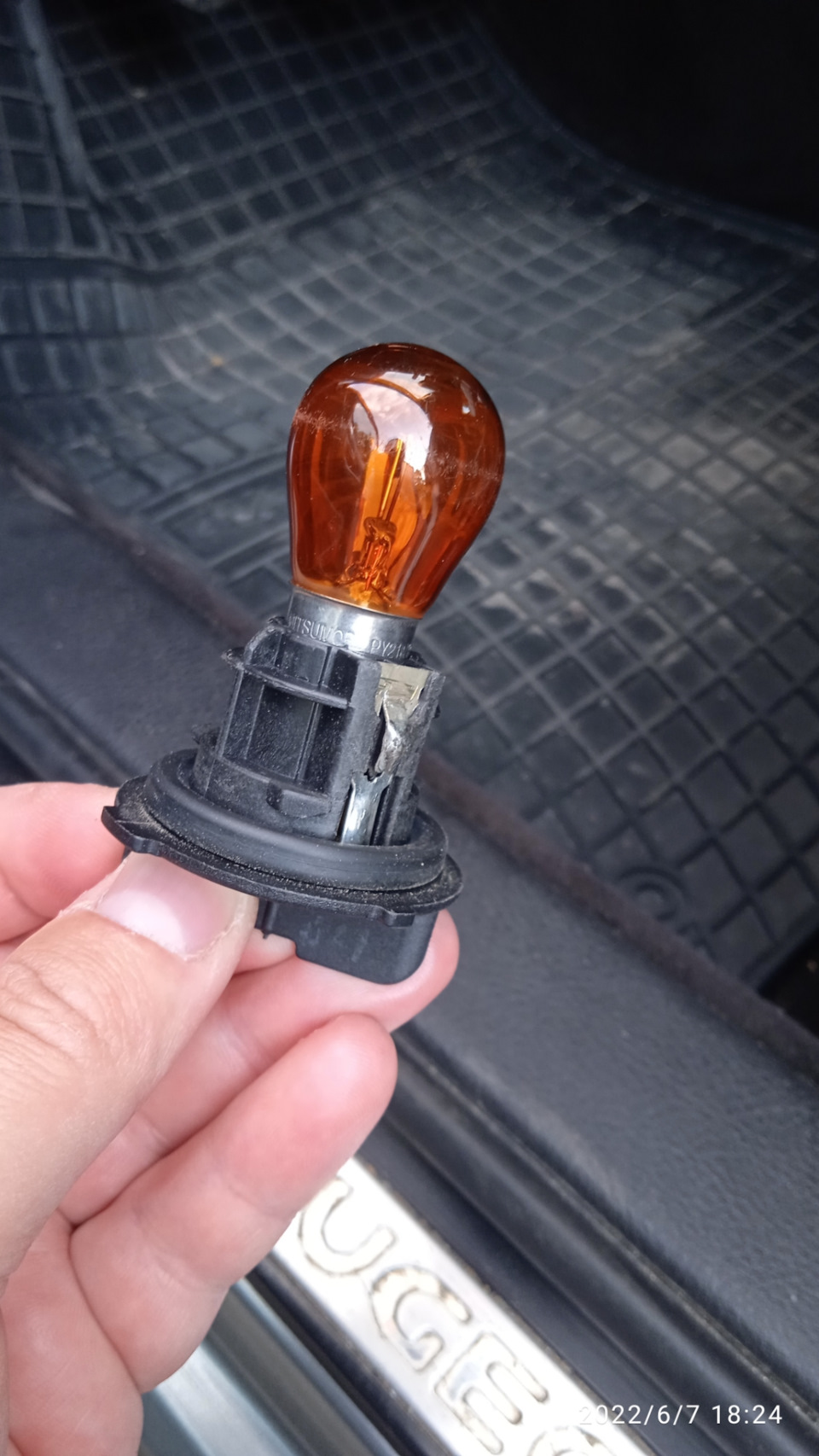 Патрон указателя поворотов Пежо 607 — Peugeot 607, 2,2 л, 2003 года ...