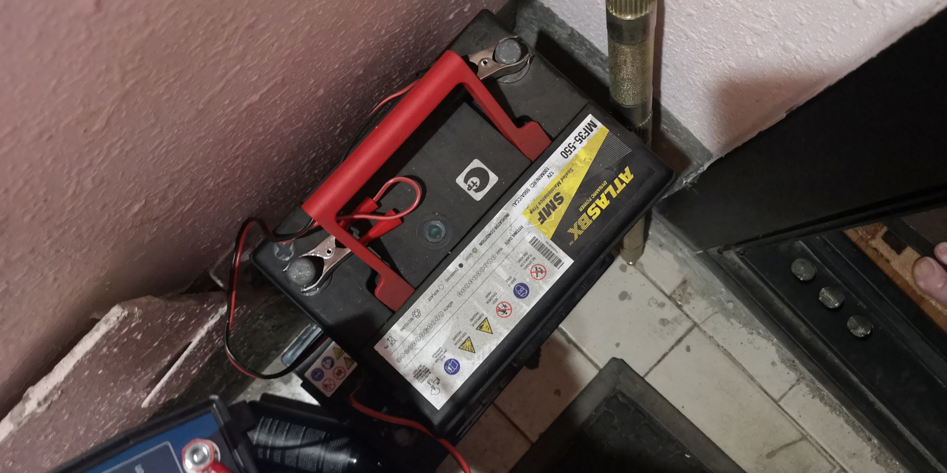 § 36. Зарядка АКБ Atlasbx MF35-550 проверка KONNWEI KW-600 и ...