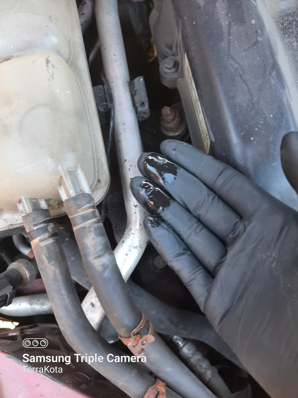 Бачок потек — Ford Focus II Hatchback, 2 л, 2007 года | просто так | DRIVE2