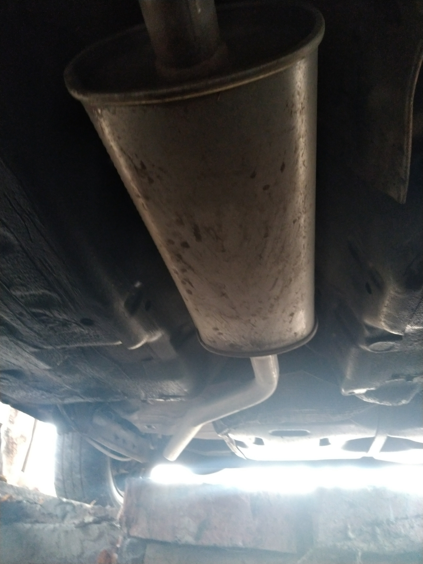 Рейка и глушитель, подготовка к Зиме. — Nissan Almera II (N16), 1,5 л ...