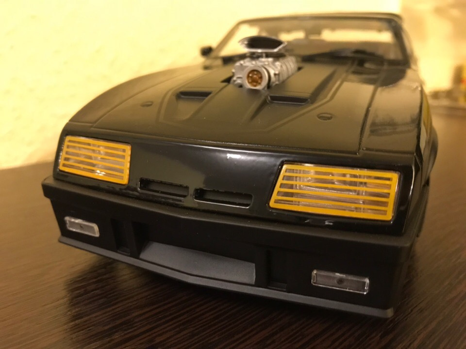 Ford Falcon XB v8 Interceptor