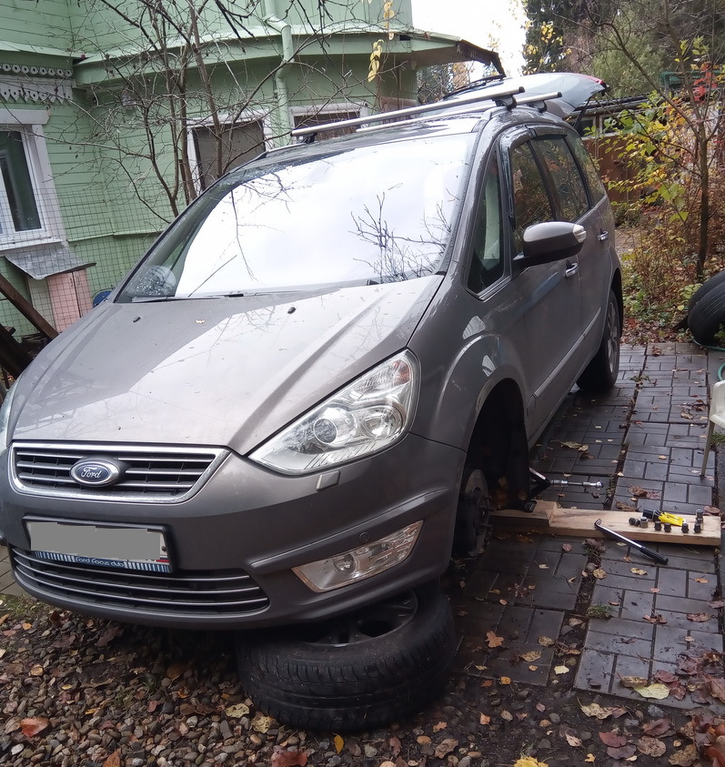 Неспешно, с помощью дочки, которая катала колеса до порога — Ford Galaxy (Mk III)