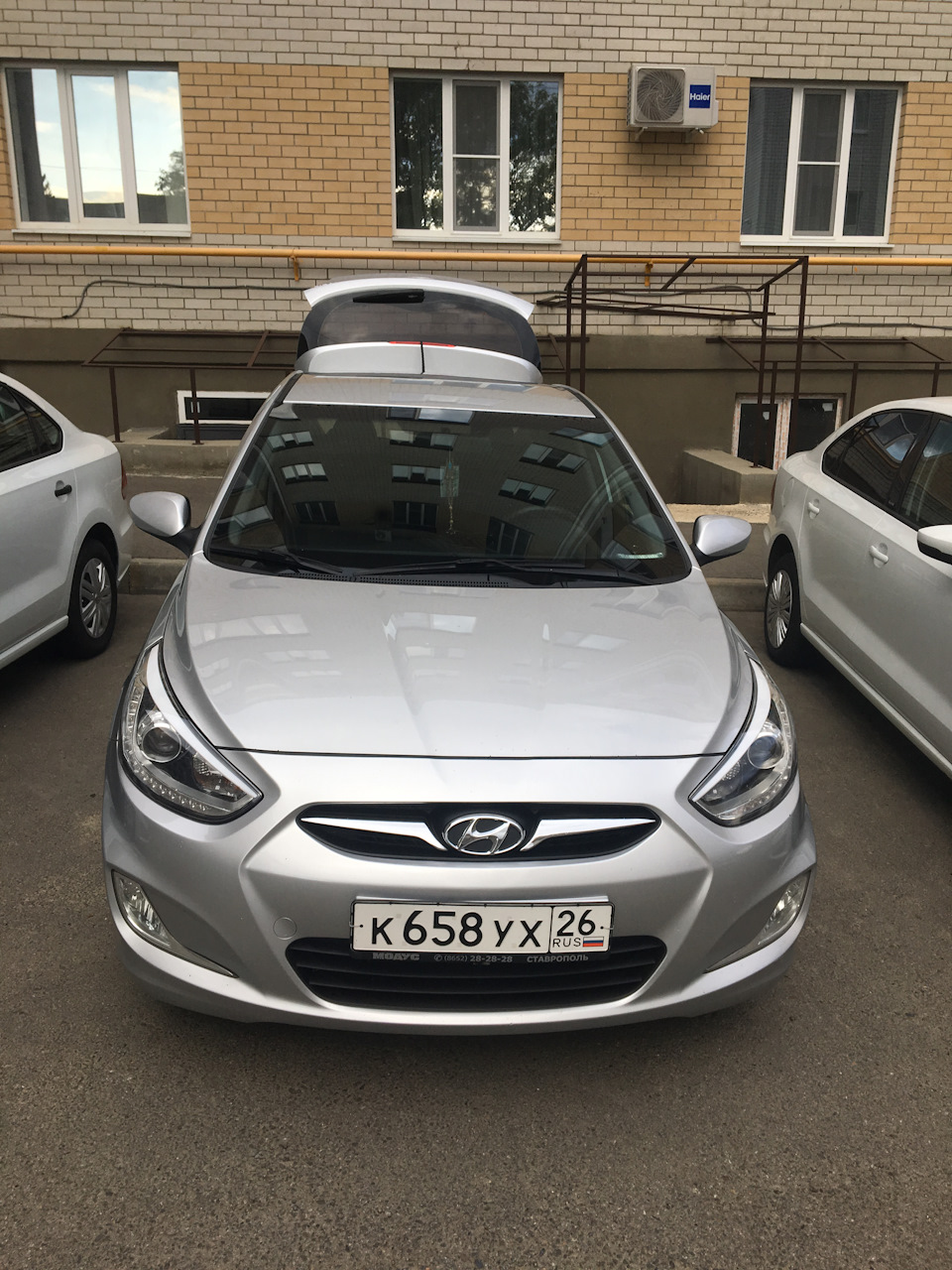 9. Бронирование капота, восстановление порогов и бронирование пленкой —  Hyundai Solaris Hatchback, 1,6 л, 2013 года | стайлинг | DRIVE2