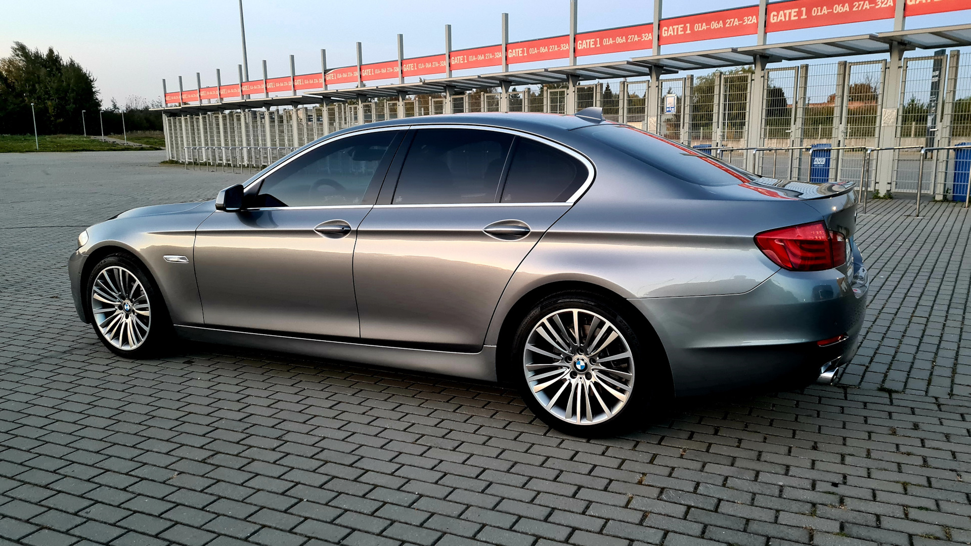 BMW 5 series (F10) 3.0 бензиновый 2010 | 535і Space Grau Metallic на DRIVE2